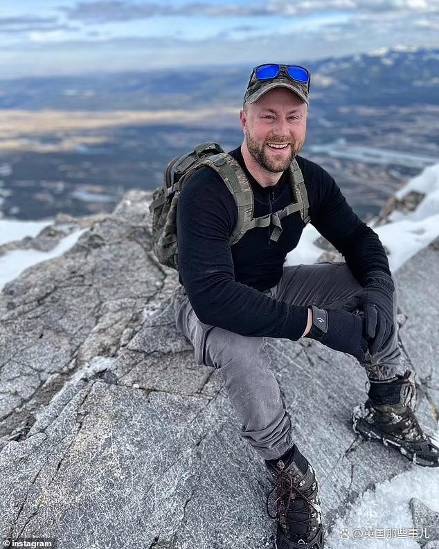 举重比赛中,加拿大选手挺进半决赛 举重比赛中,加拿大选手挺进半决赛