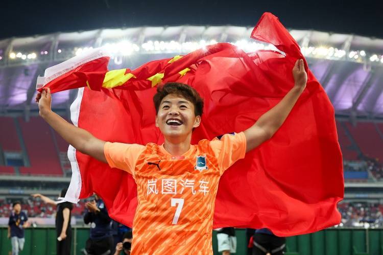 关于历史性胜利激励球队冲击更高荣耀的信息