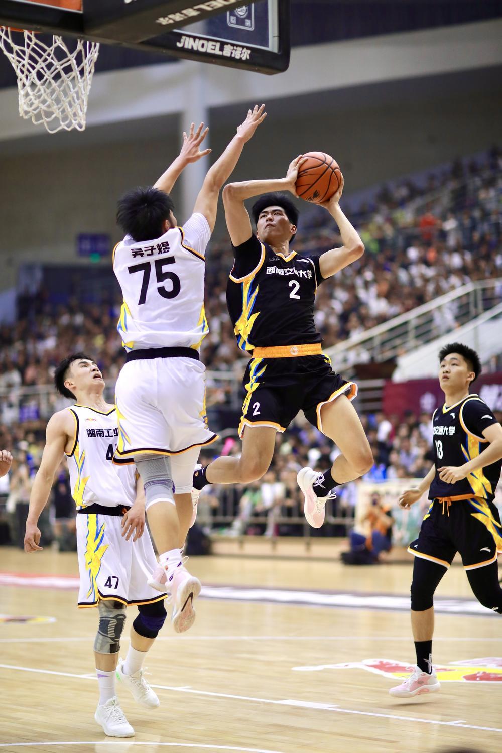 雷火电竞app-包含中国顶级篮球职业联赛掀起新一轮狂潮的词条