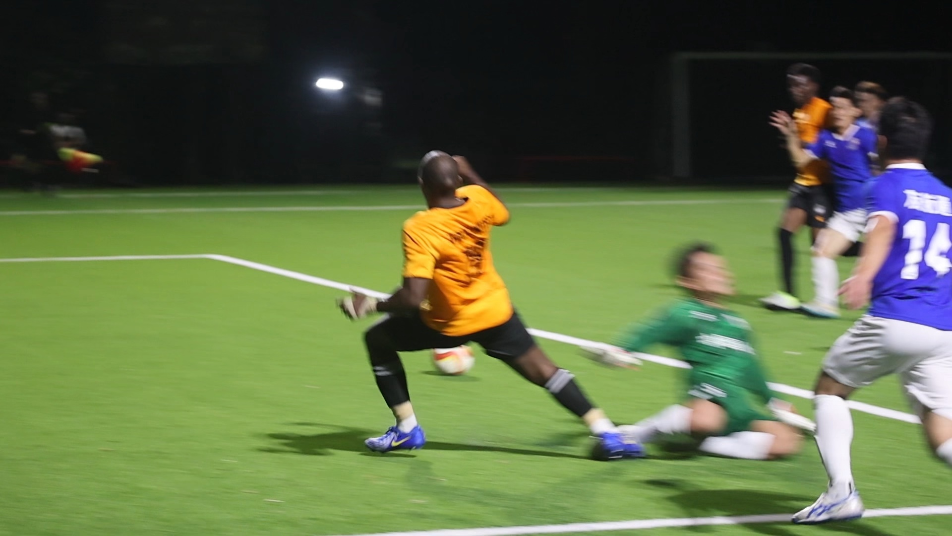 关于本土职业足球联赛精彩瞬间抢眼的信息 关于本土职业足球联赛精彩瞬间抢眼的信息