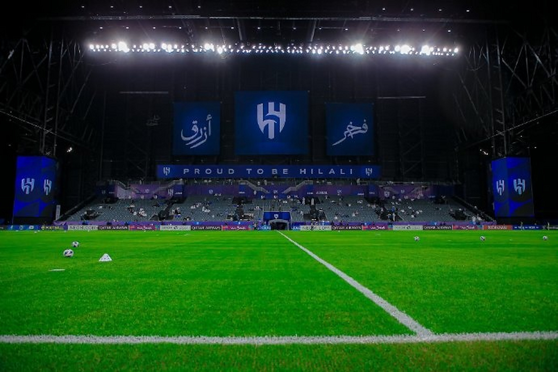 竞技场上，球场如战场，胜者方能屹立