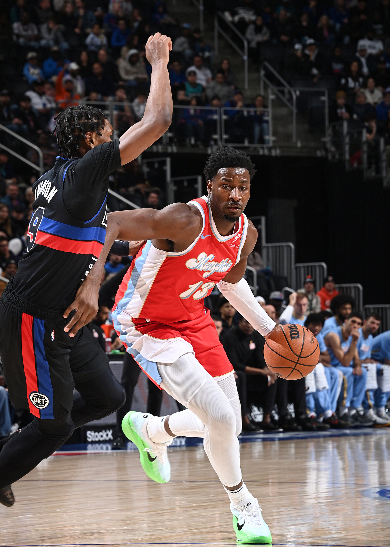 雷火电竞网站-包含灰熊队将面临重要比赛，球员积极备战的词条