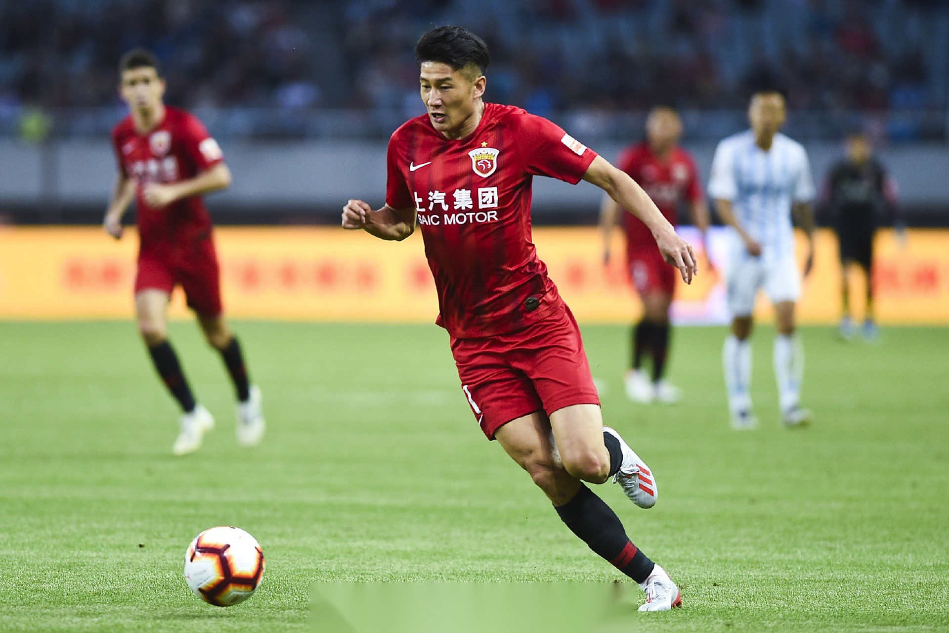 广州富力客战上港，挑战领头羊，志在取得胜利的简单介绍