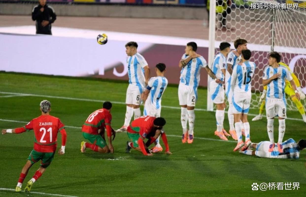 包含世界杯战术革新取得奇效，引发战术热潮的词条