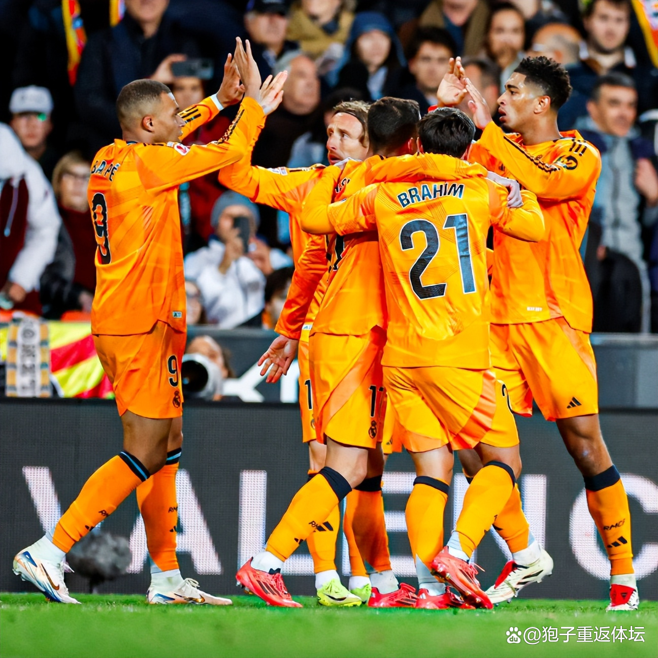 皇家马德里力克拜仁慕尼黑，杰伦·布朗关键团战开团秒人鏖战多局成都决赛之夜，锁定晋级资格的简单介绍