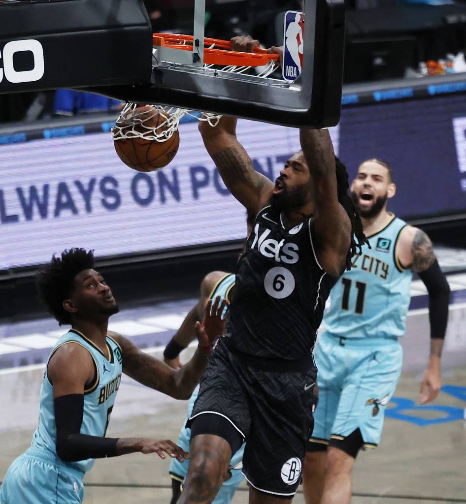 关于黄蜂鏖战篮网B队，伦纳德完成帽子戏法的信息