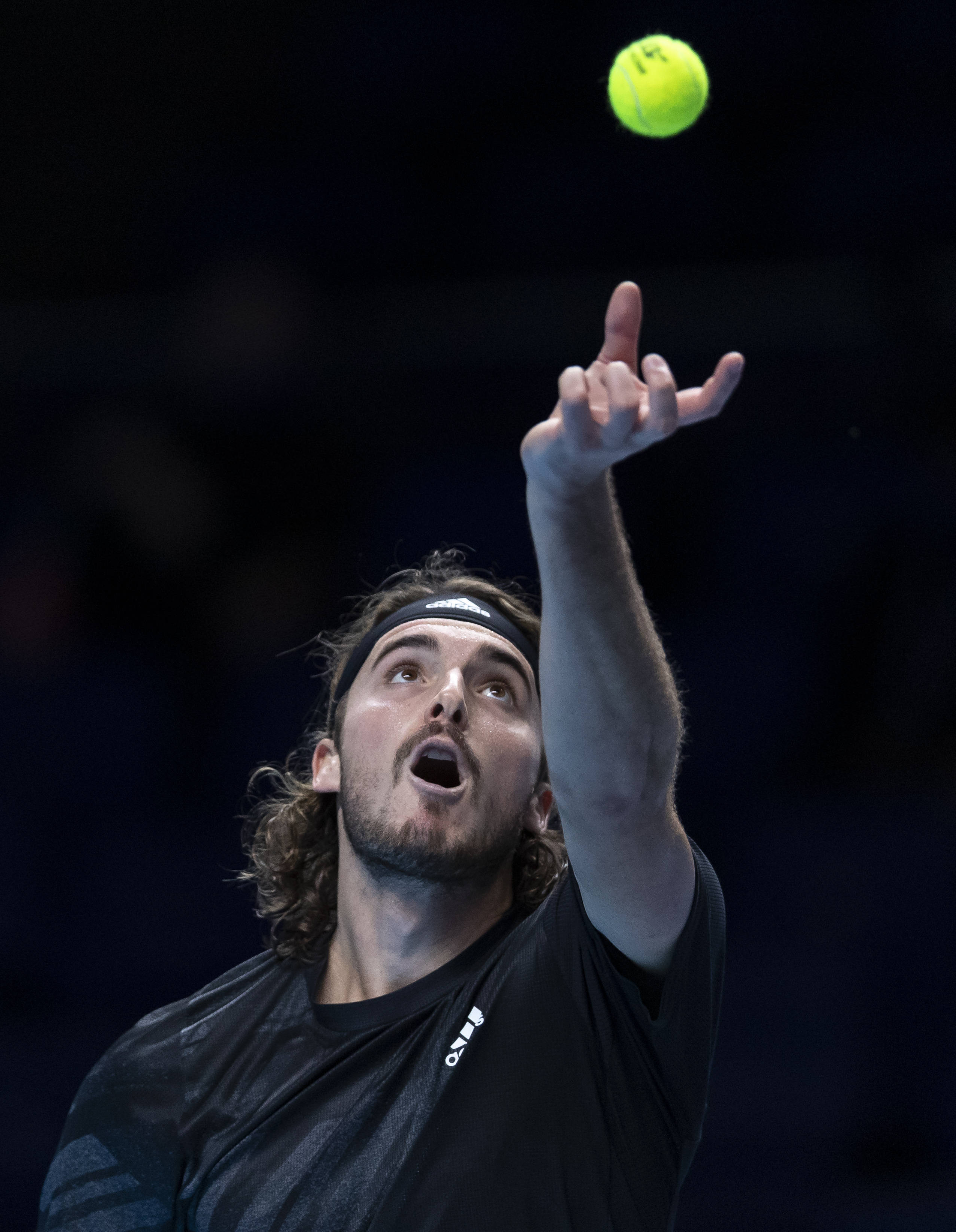 年终总决赛力克澳网，西西帕斯带队取胜