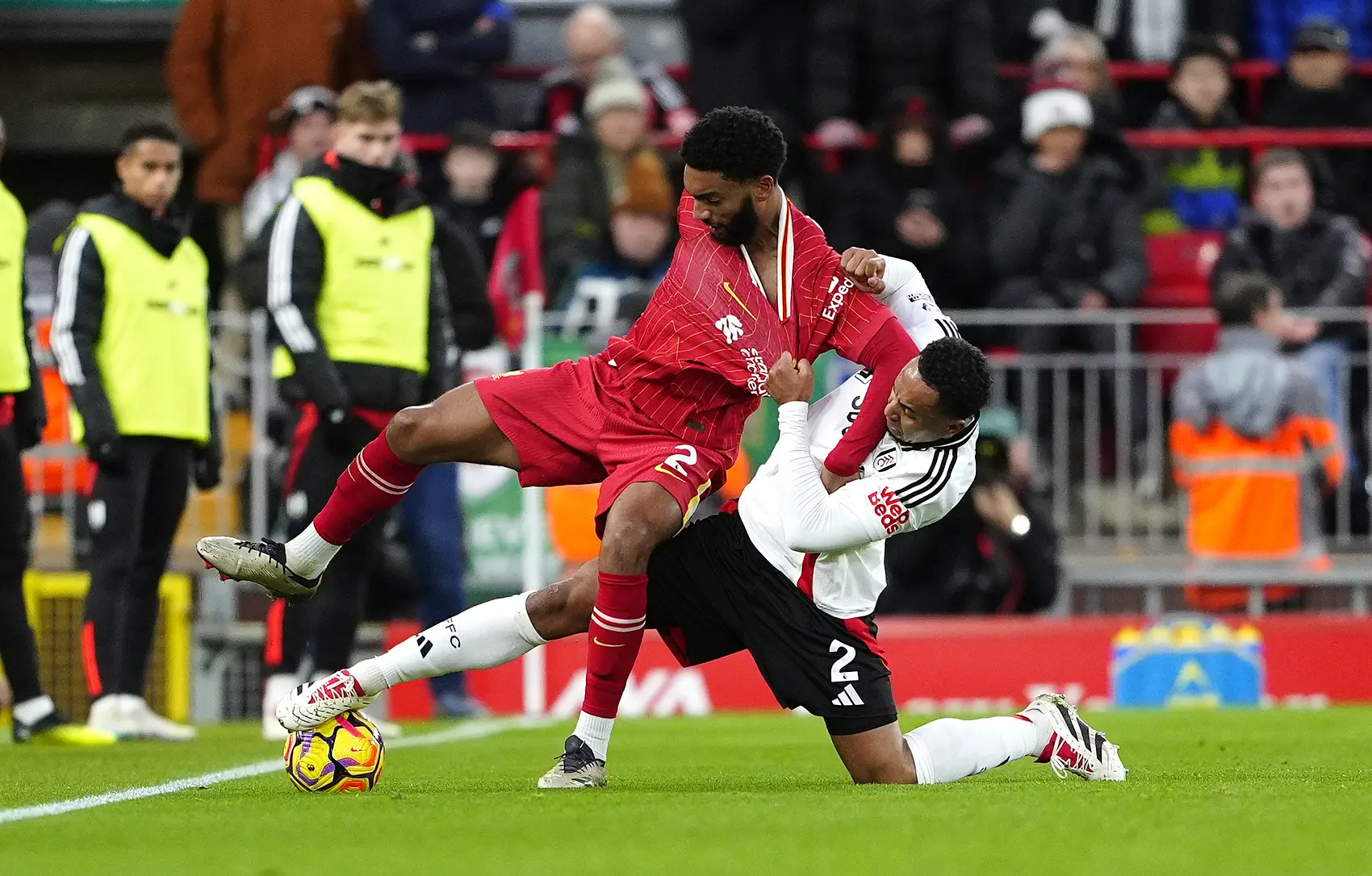 利物浦主力球员秀绝技，带队取胜再次登顶