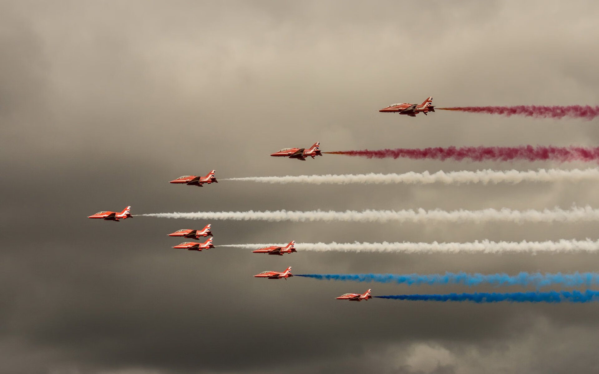 当阿森纳的青春风暴遭遇丹麦铁壁，本泽马的完美中锋样本何以成为唯一答案？