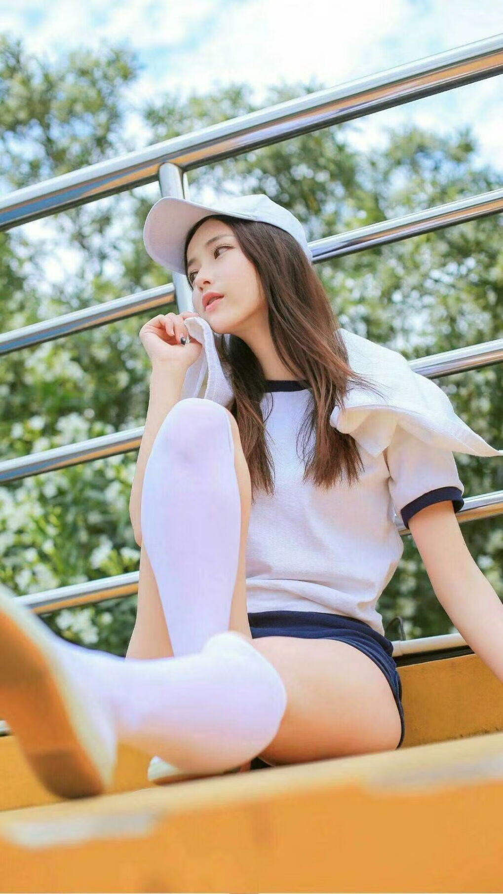 绿茵场上的东西呼应，当伊布拉开差距时，伊朗踏过北欧堡垒