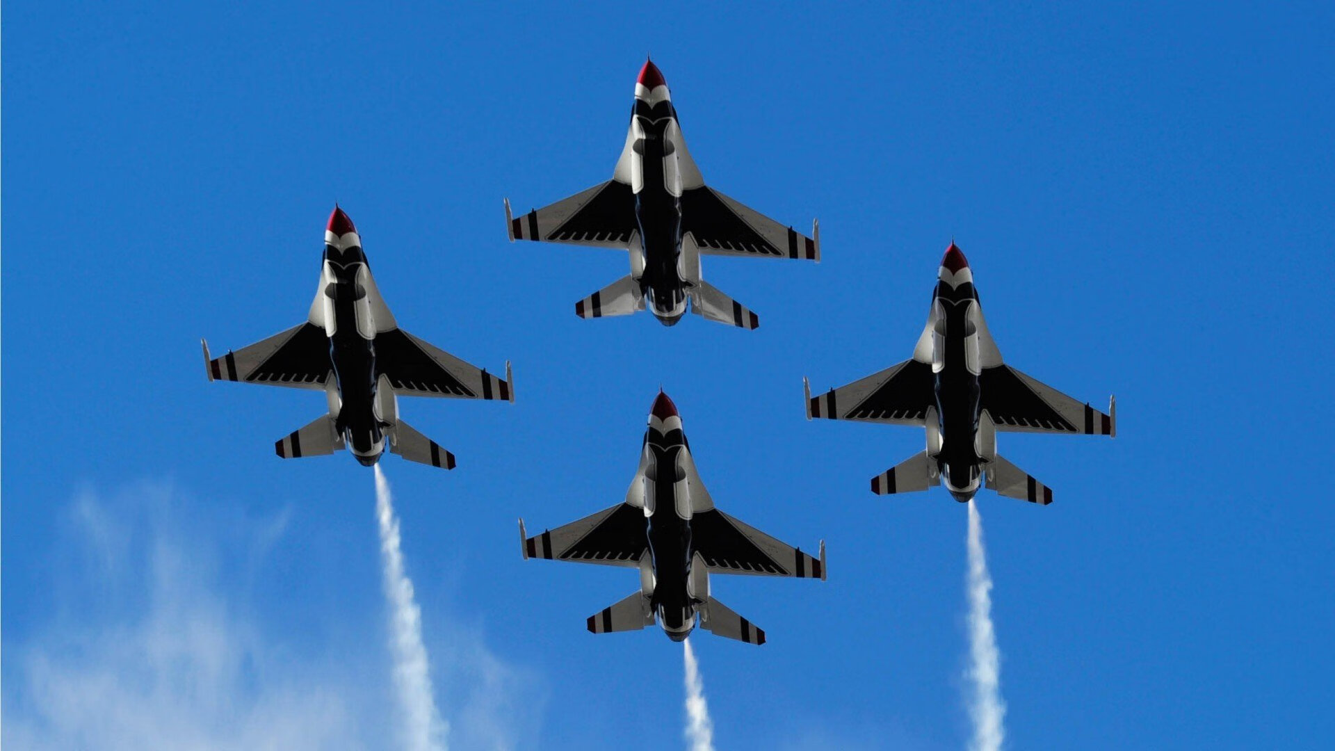 雷火电竞下载-东西双雄会师命运十字路口，暗流与曙光的交响