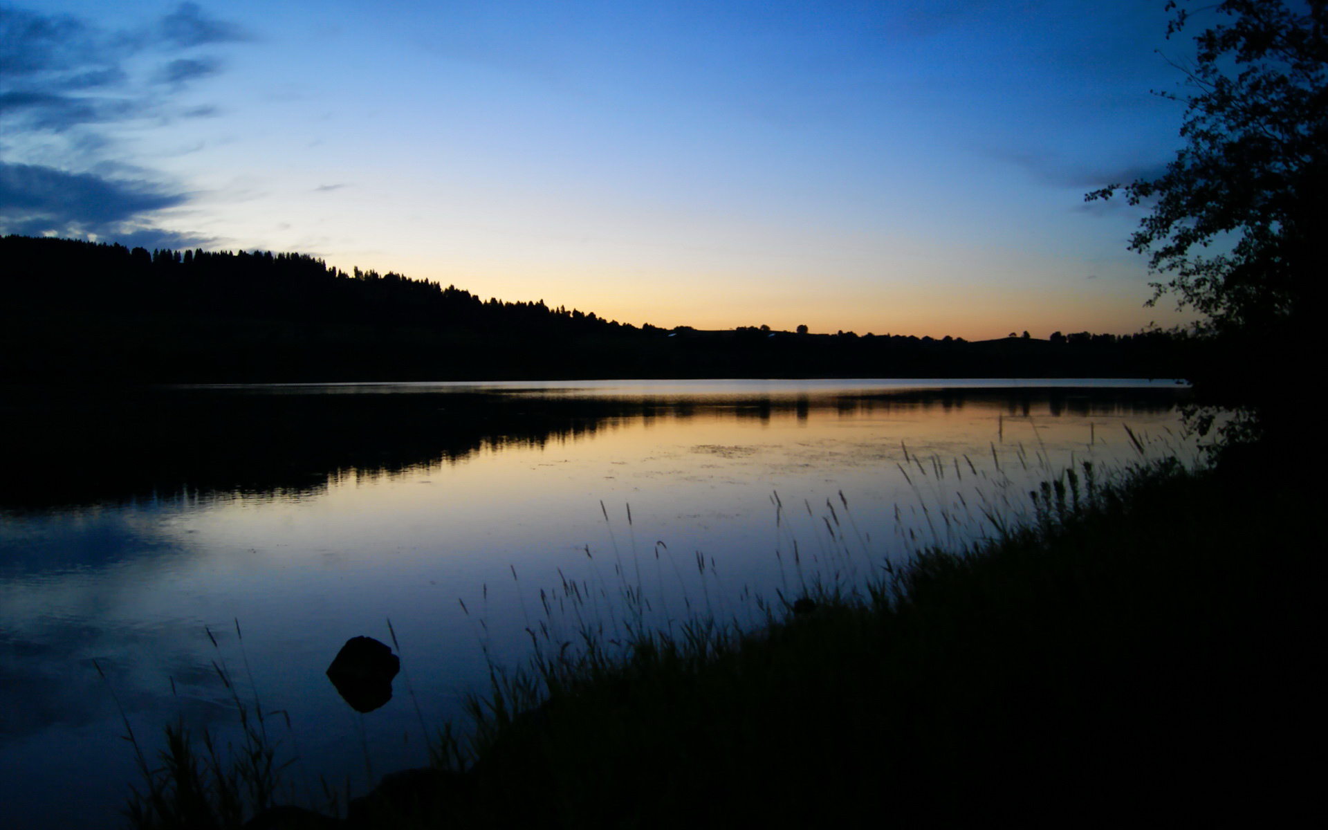 巴西舞步与南美风暴,当内马尔舞蹈撕裂希腊神话,委内瑞拉绞索印证足球革命