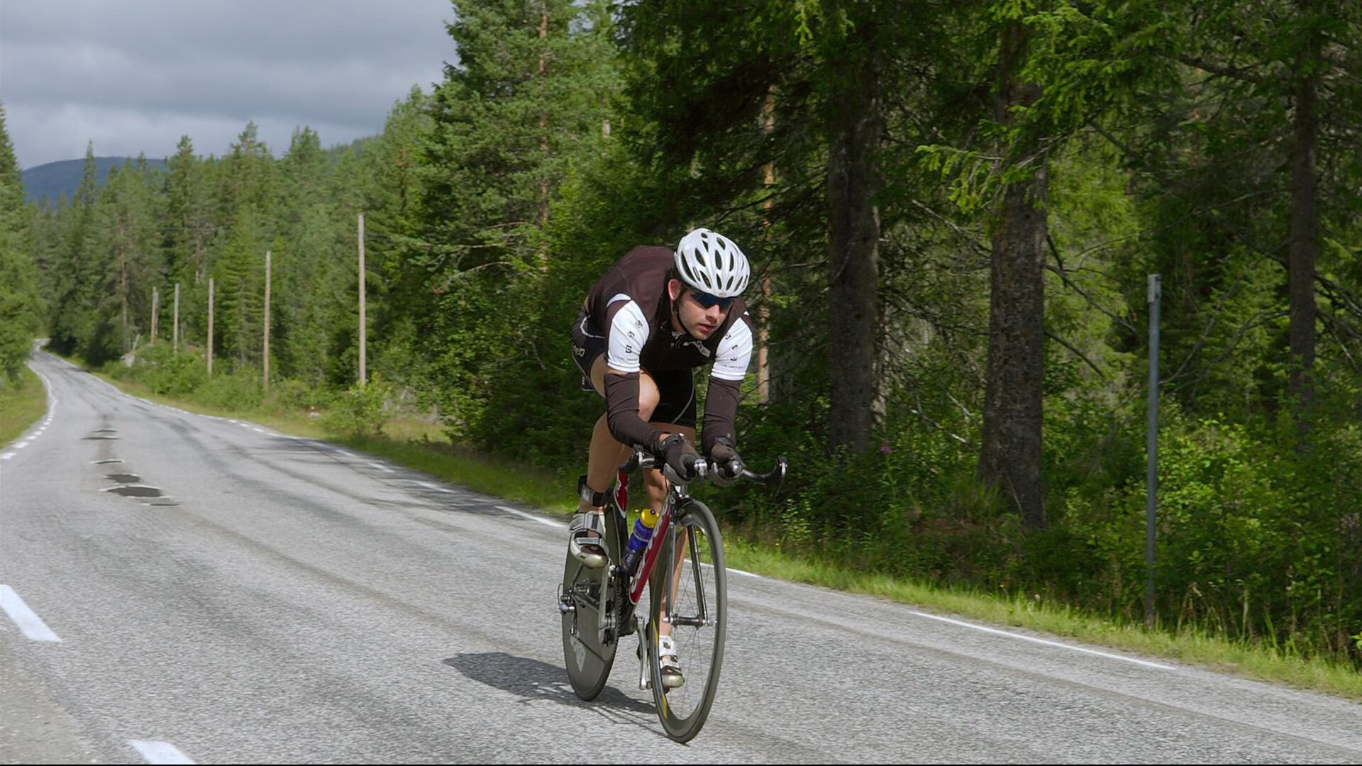 横跨大洋的黑色利刃,当利拉德的关键时刻,凿穿广东队的钢铁防线