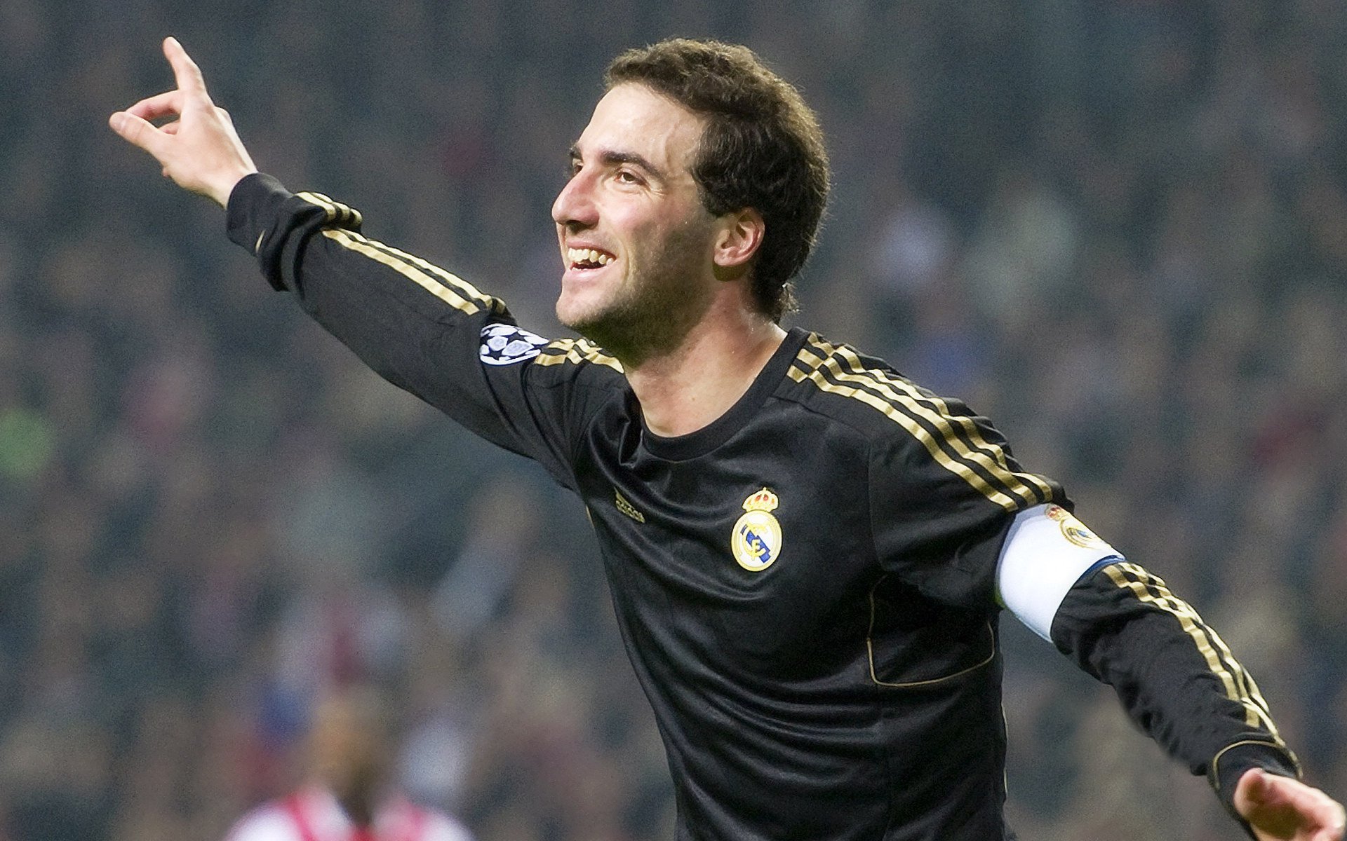 神话与代码的对决，玻利维亚对阵那不勒斯的唯一性比赛