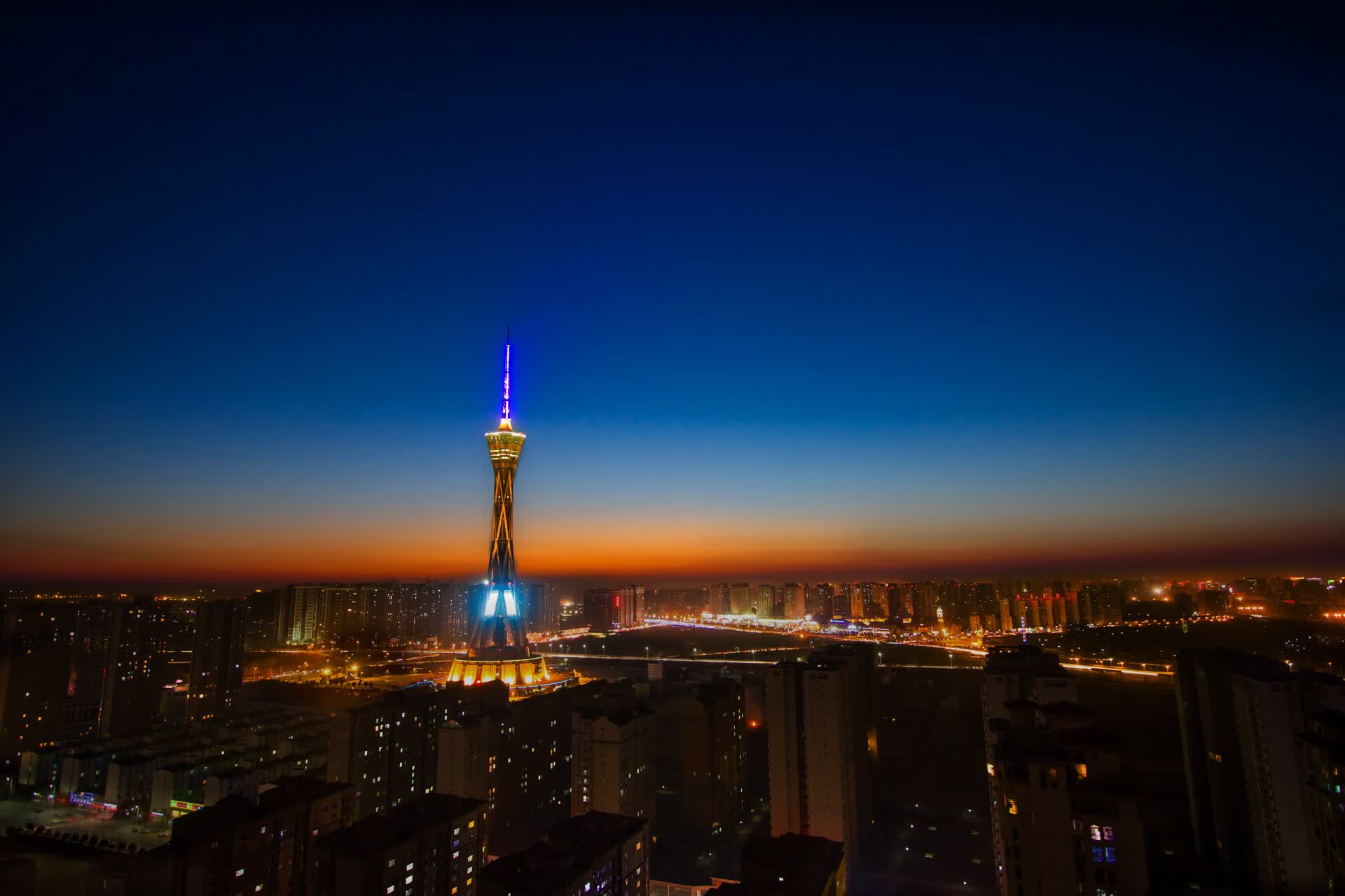 雷火电竞亚洲先驱-铁卫铸魂—范戴克领衔荷兰防线，2026世界杯八分之一决赛丹麦惊天逆转捷克
